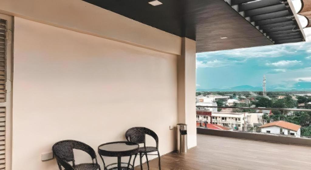 Lavero Suites Kalibo Bagian luar foto