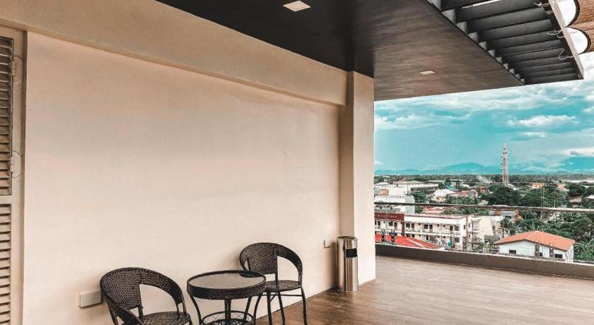 Lavero Suites Kalibo Bagian luar foto